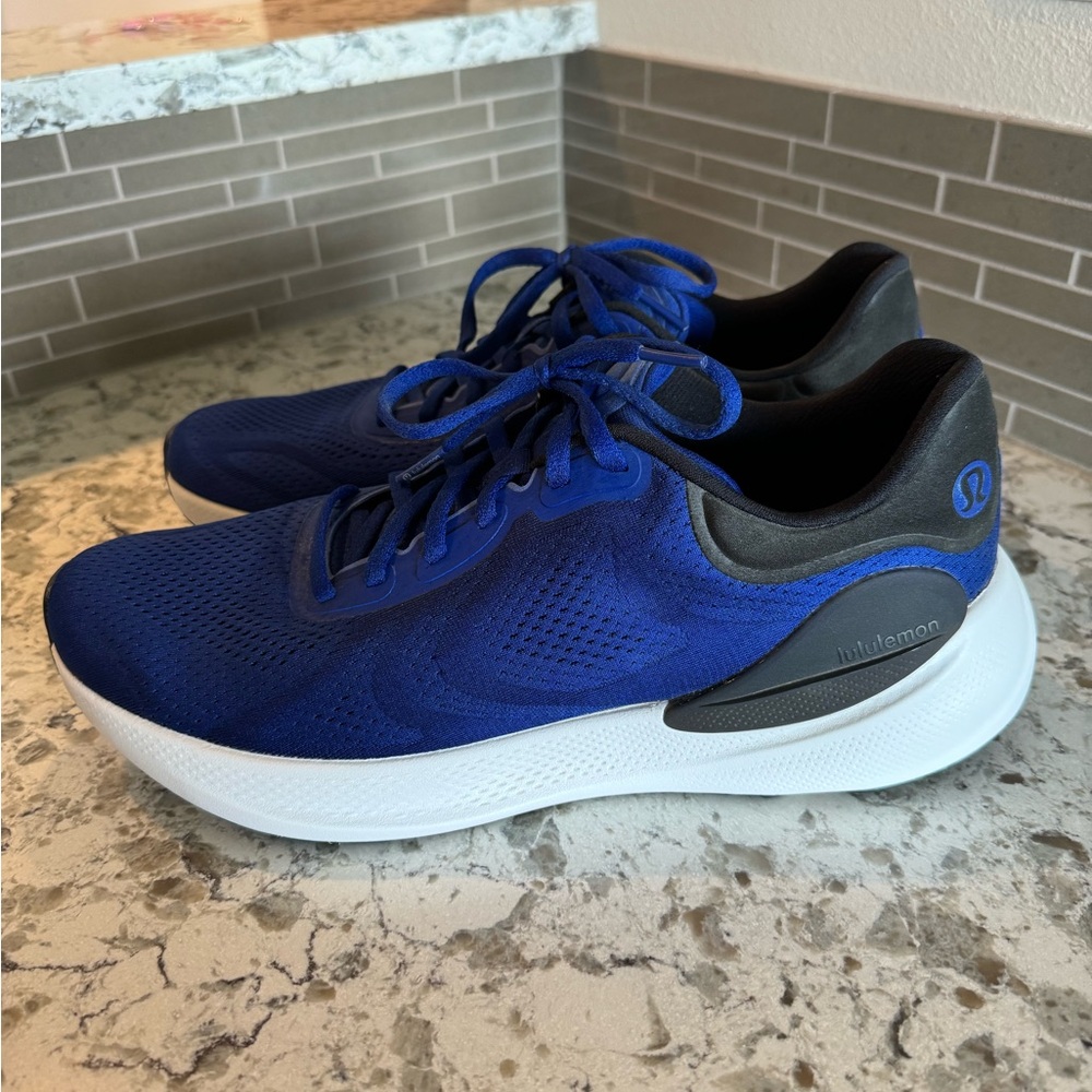 Men’s Lululemon Shoes sz 11.5